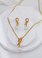 Knot Pearl Pendant Necklace
