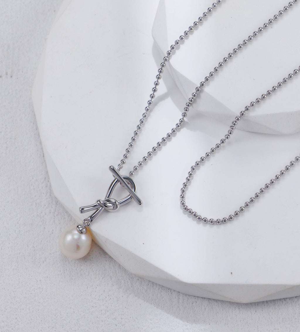 Knot Pearl Pendant Necklace