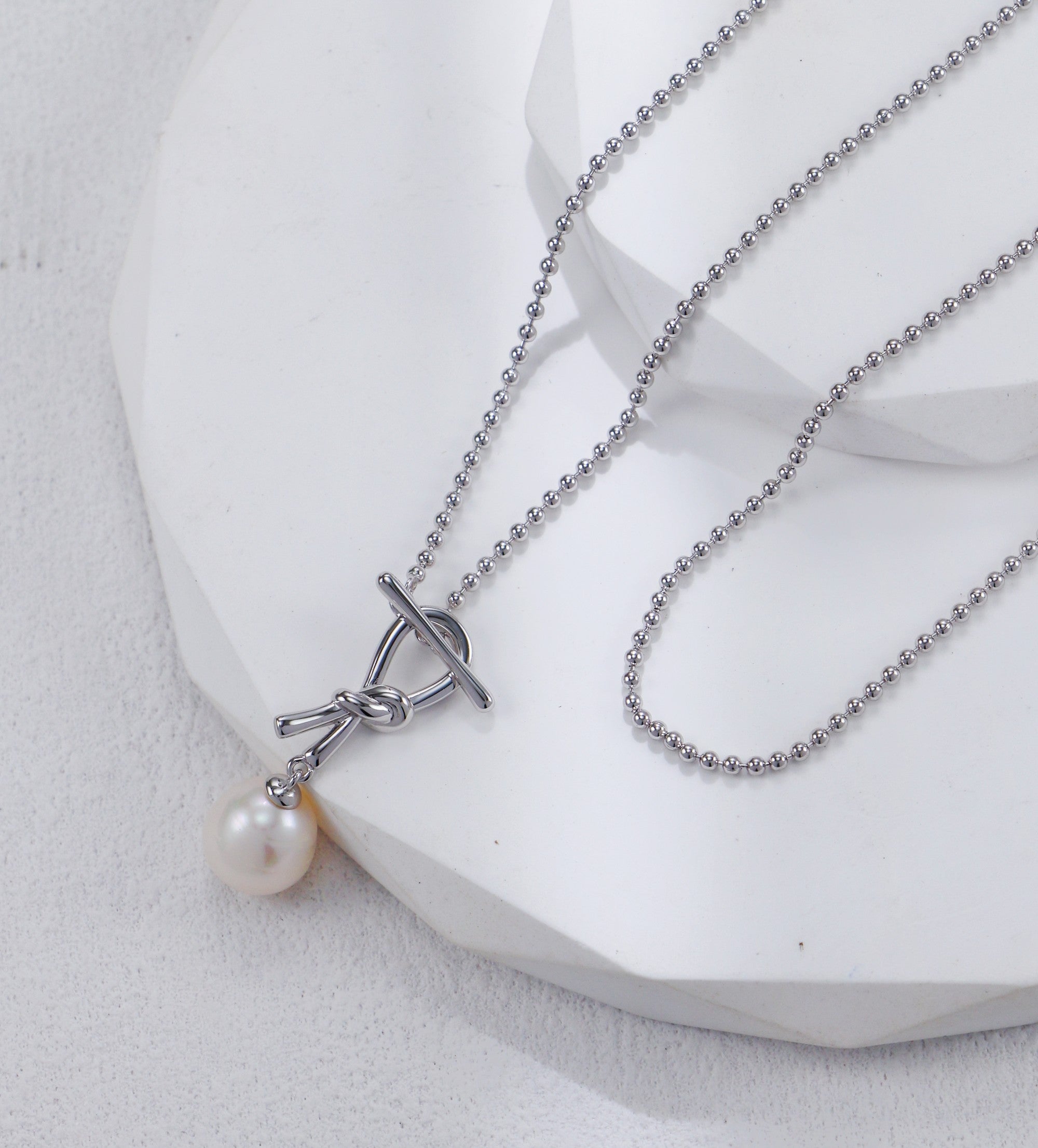 Knot Pearl Pendant Necklace