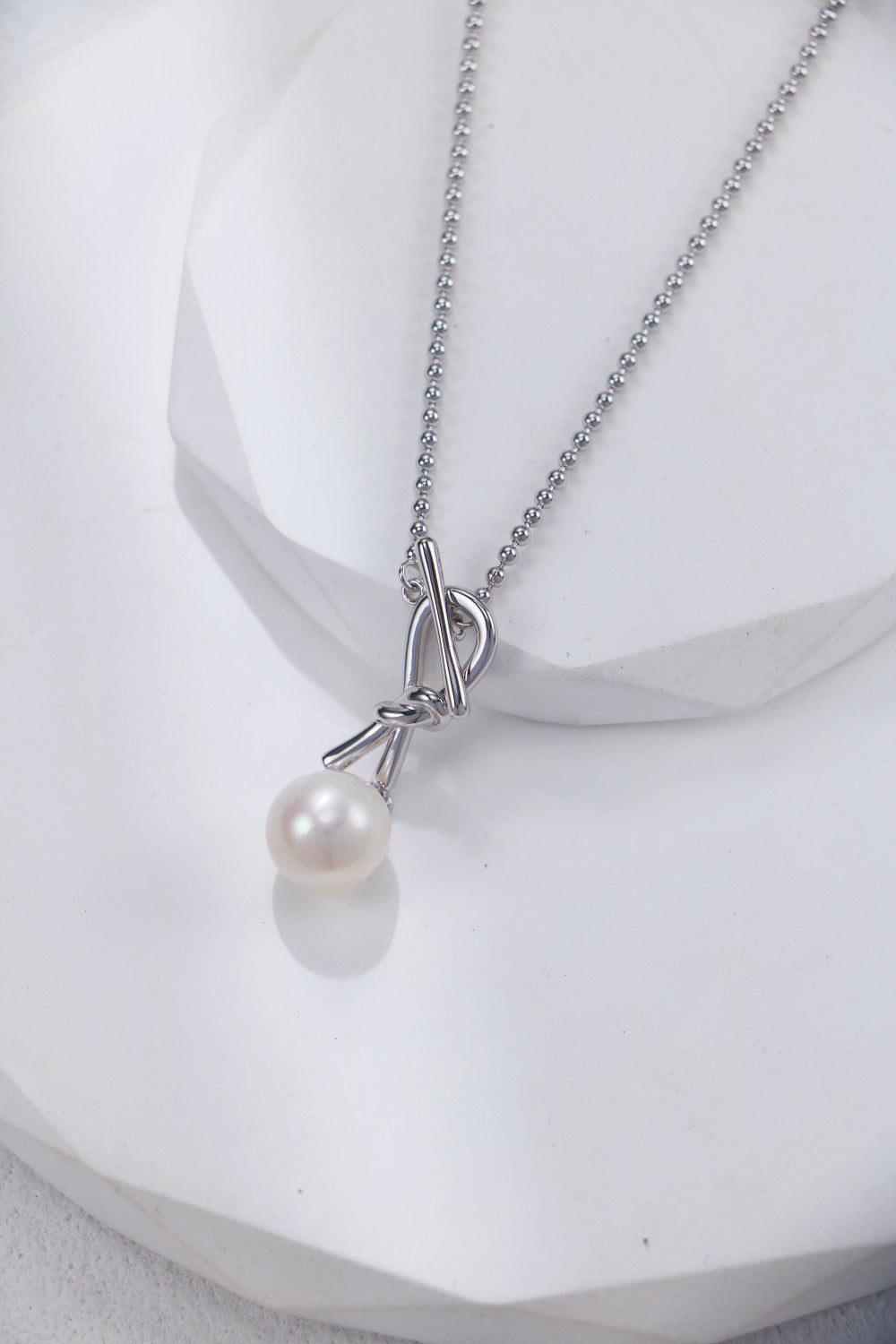 Knot Pearl Pendant Necklace