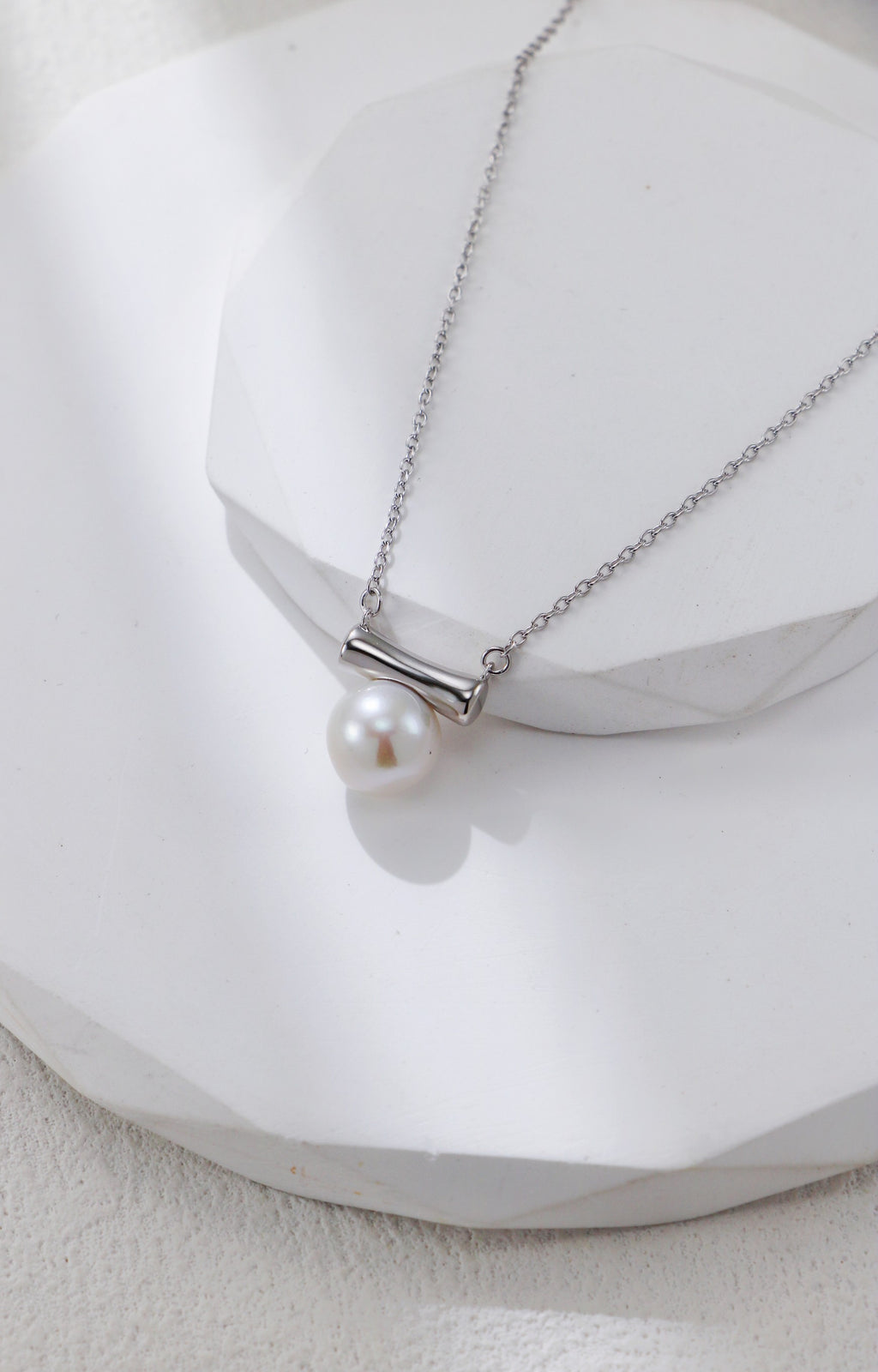 Minimal Lines Round Pearl Pendant Necklace & Earrings