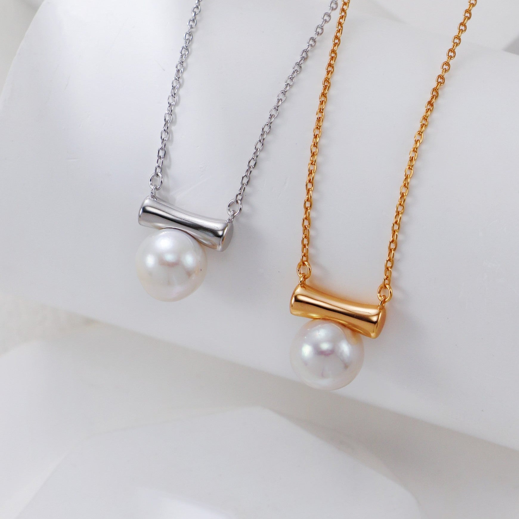 Minimal Lines Round Pearl Pendant Necklace & Earrings