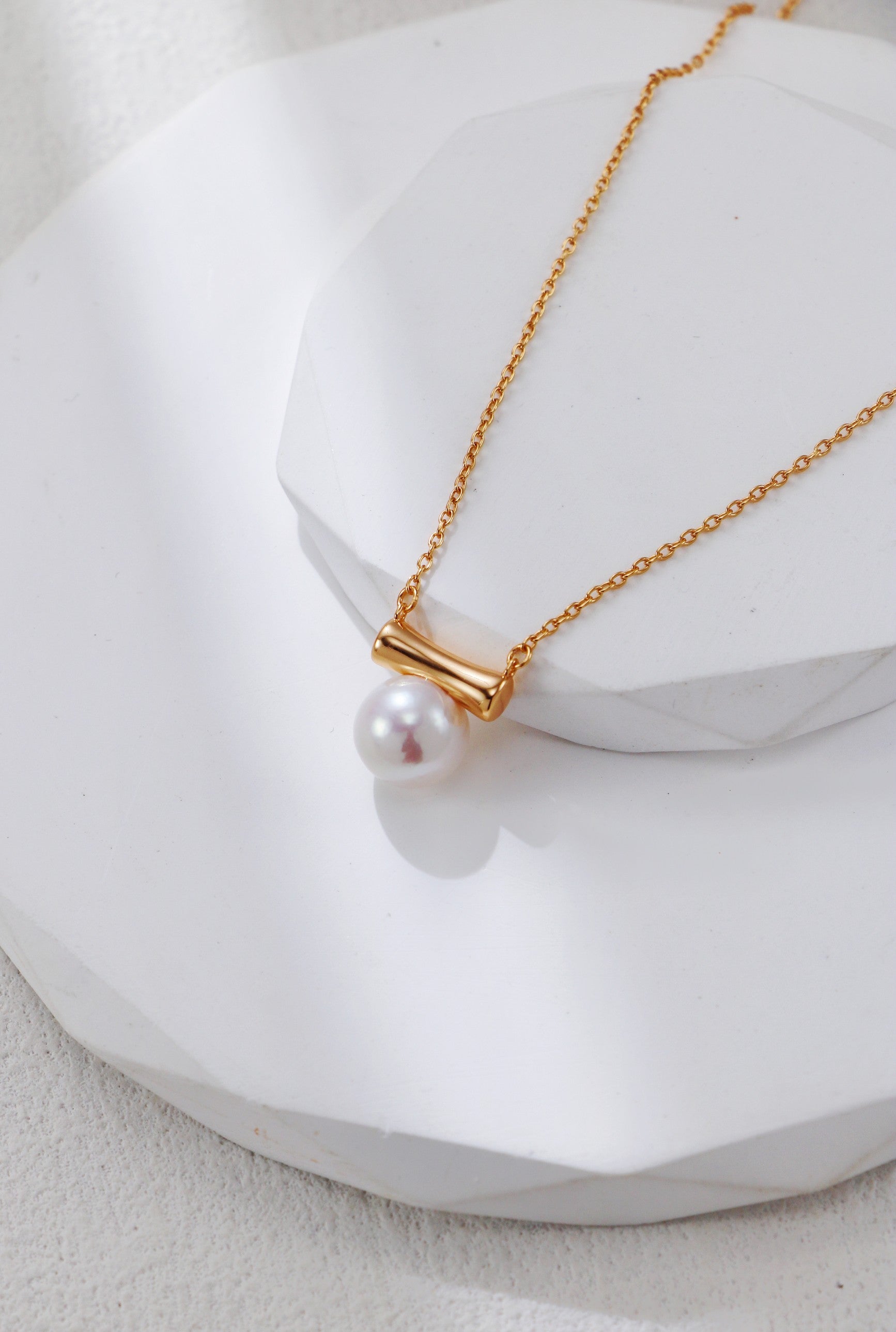 Minimal Lines Round Pearl Pendant Necklace & Earrings