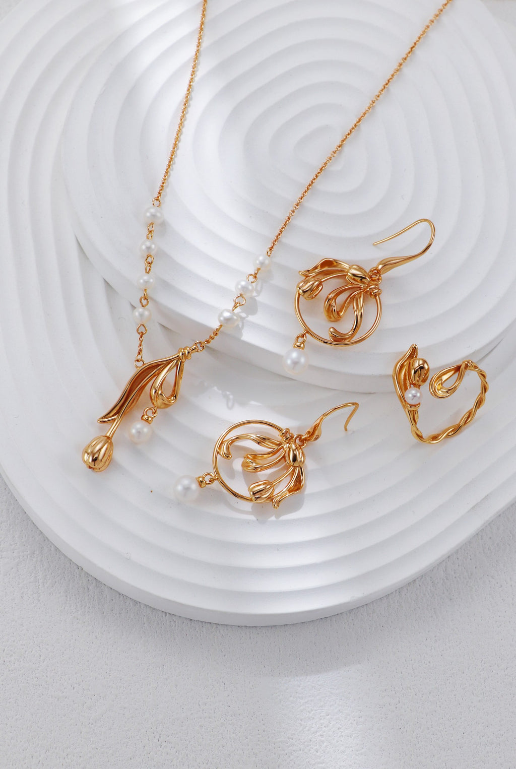 Tulip Dew With Tiny Pearl Set