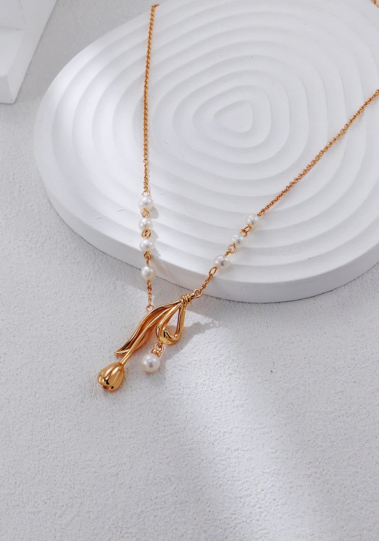 Tulip Dew With Tiny Pearl Set
