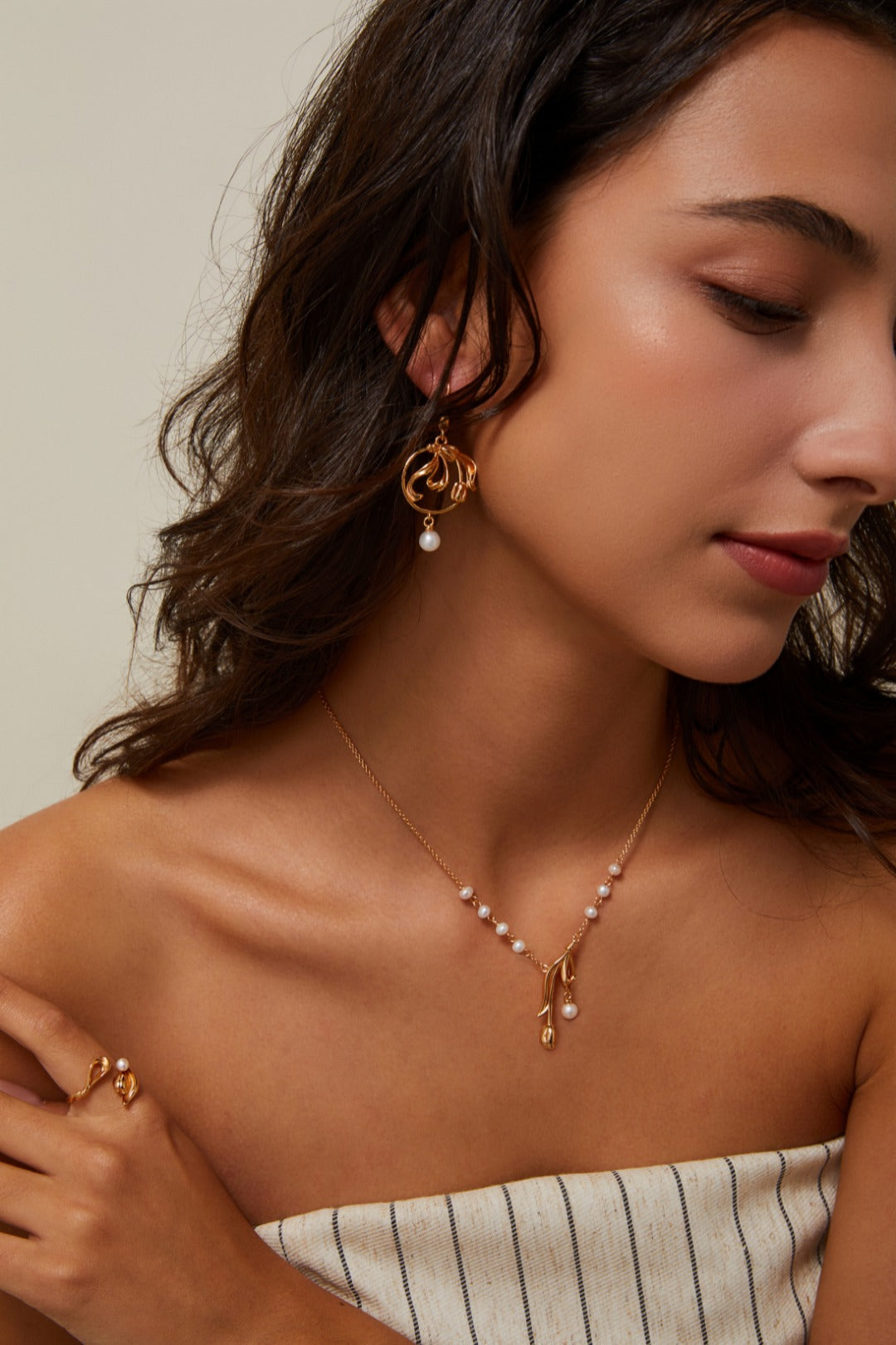 Tulip Dew With Tiny Pearl Set