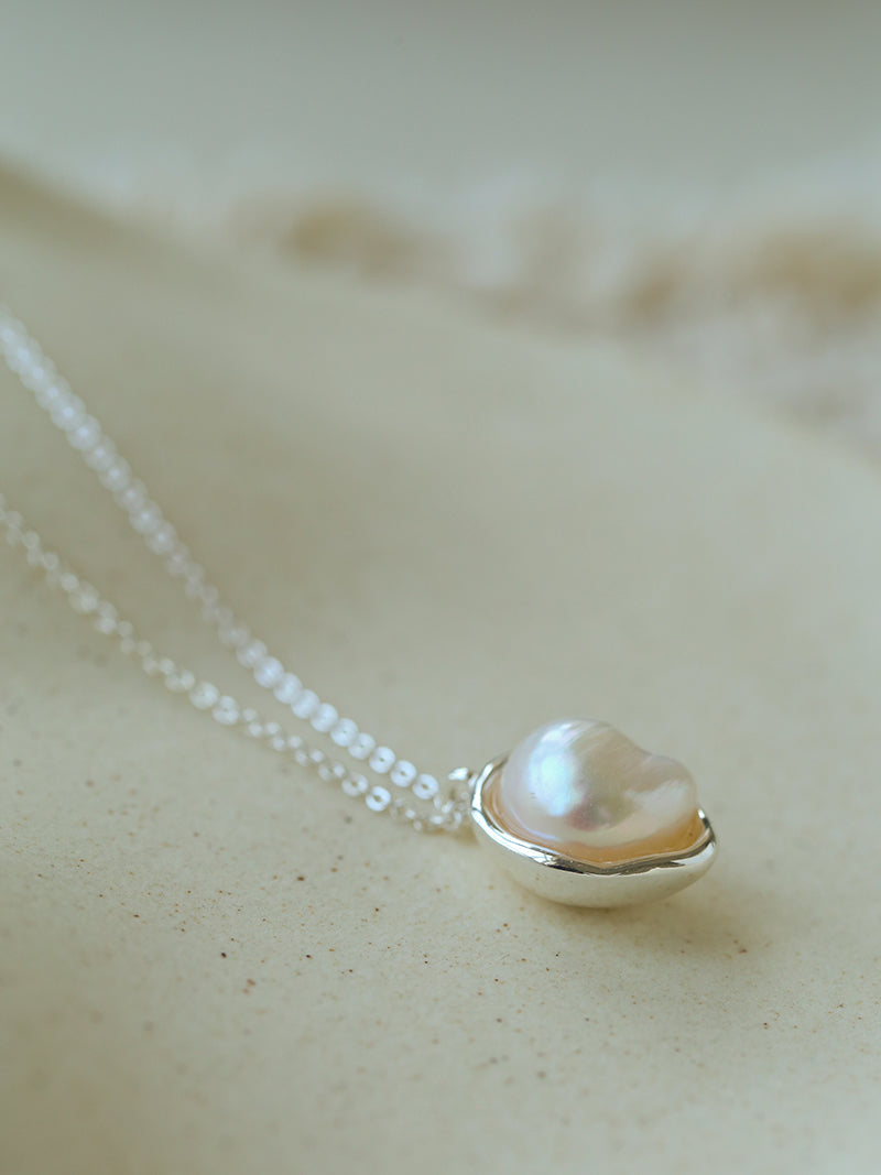 Metal Bezel Setting Baroque Pearl Necklace & Stud Earrings