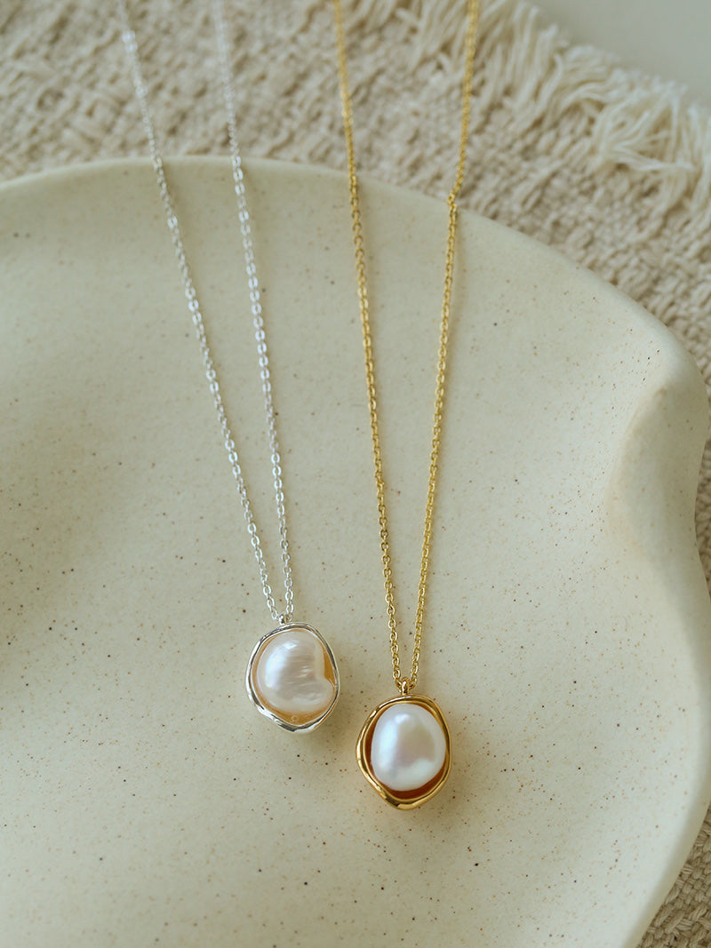 Metal Bezel Setting Baroque Pearl Necklace & Stud Earrings