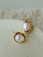 Metal Bezel Setting Baroque Pearl Necklace & Stud Earrings