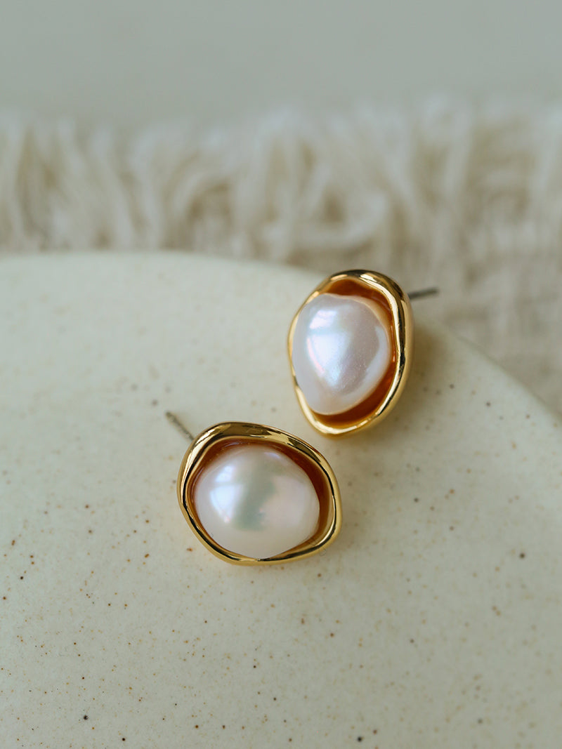 Metal Bezel Setting Baroque Pearl Necklace & Stud Earrings