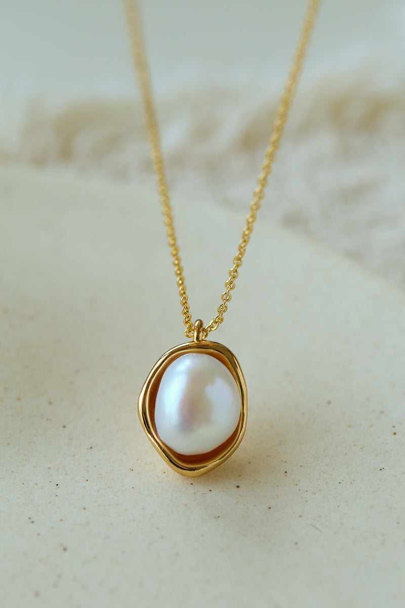 Metal Bezel Setting Baroque Pearl Necklace & Stud Earrings