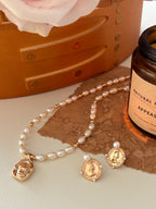 Retro Lady Portrait Rice Pearl Necklace