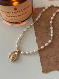 Retro Lady Portrait Rice Pearl Necklace