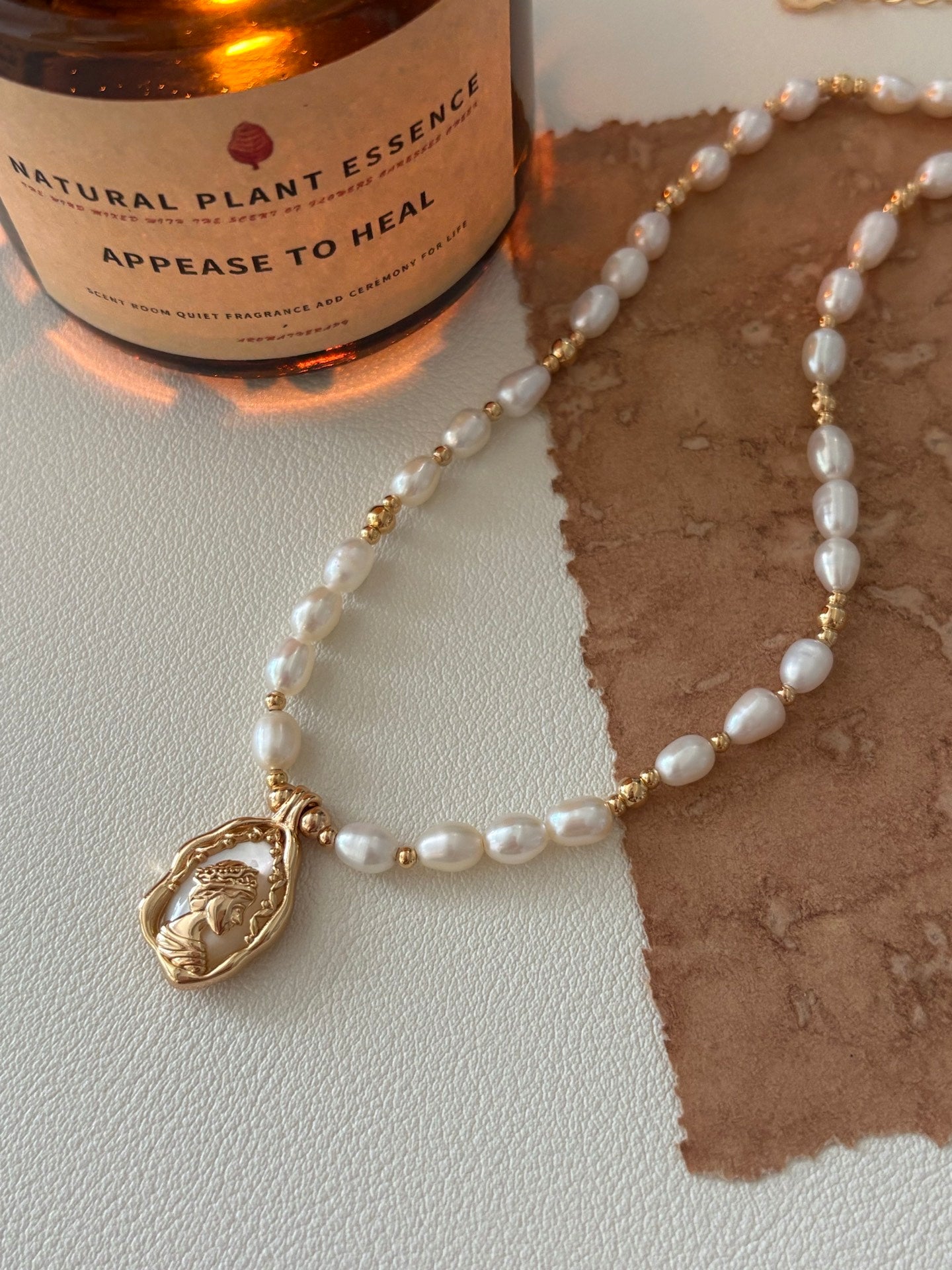 Retro Lady Portrait Rice Pearl Necklace