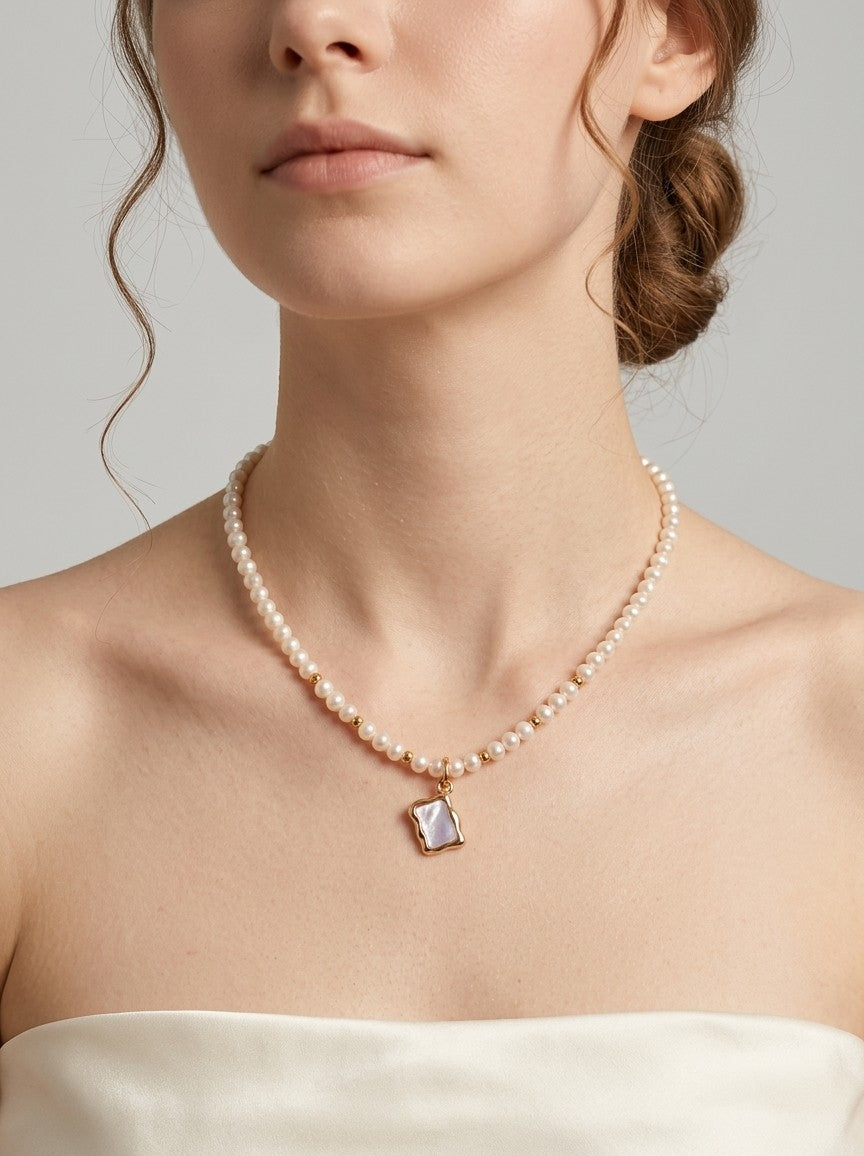 White Shell Pendant Pearl Necklace