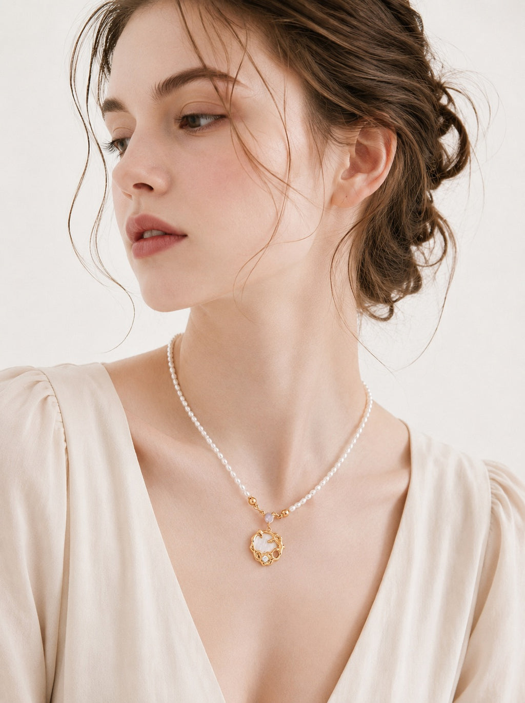 Dove Mother-of-Pearl Tiny Pearl Necklace