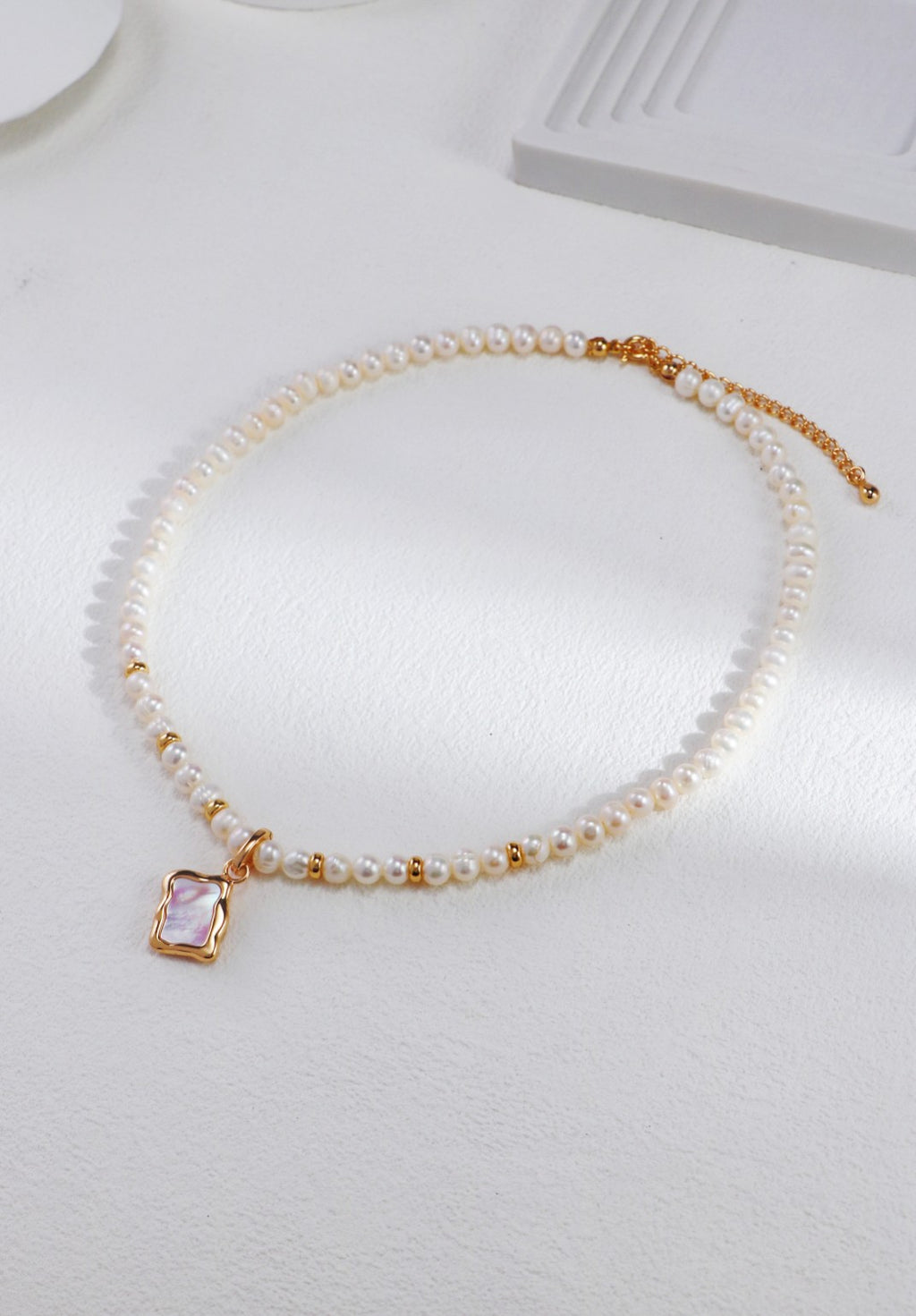 White Shell Pendant Pearl Necklace