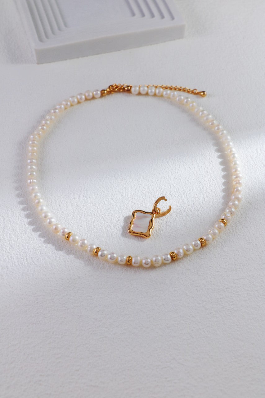White Shell Pendant Pearl Necklace