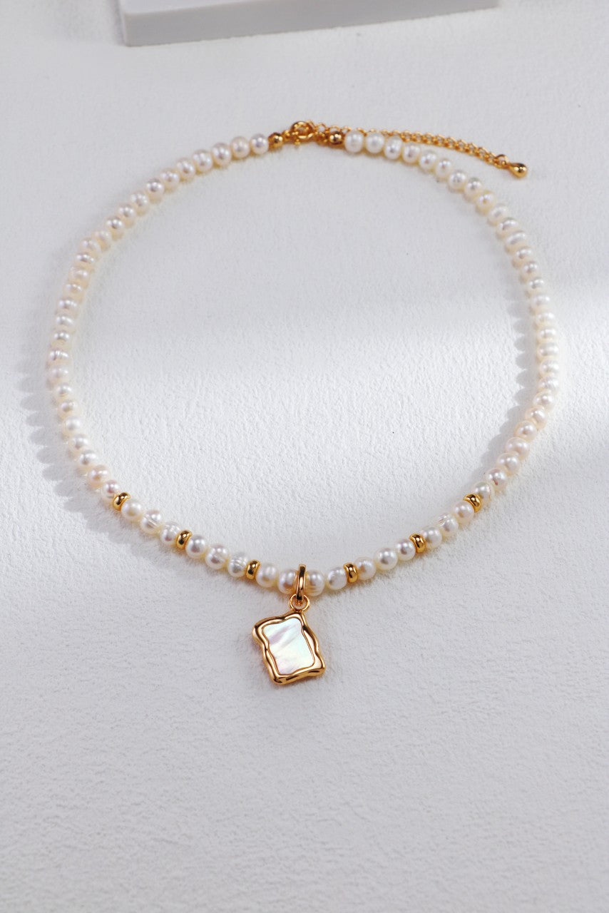 White Shell Pendant Pearl Necklace