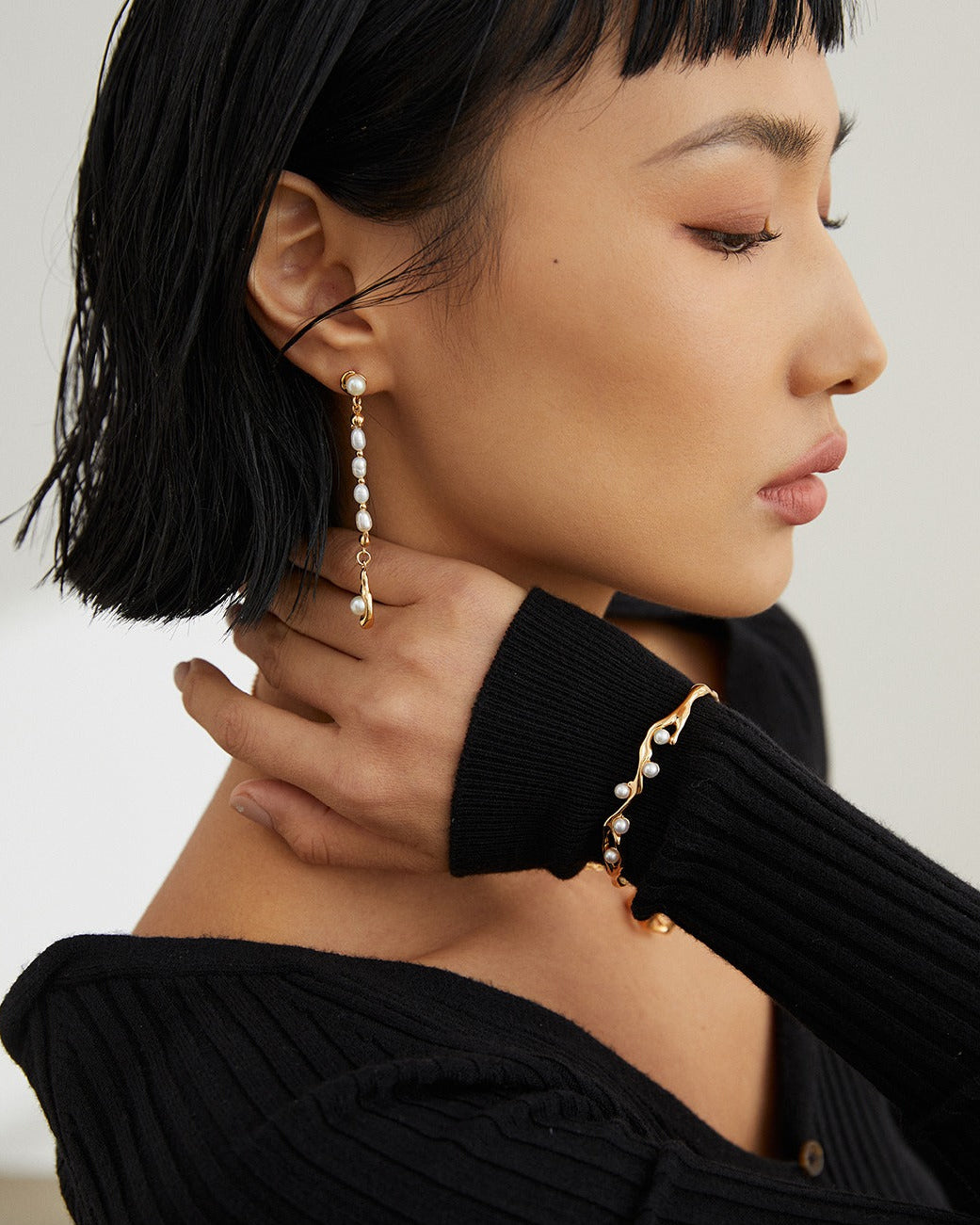 Cloud Veil Pearl Bangle